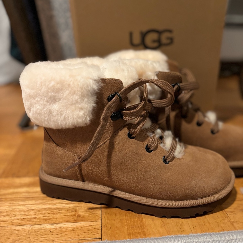 🆕 UGG Classic Mini Alpine Bootie🥰